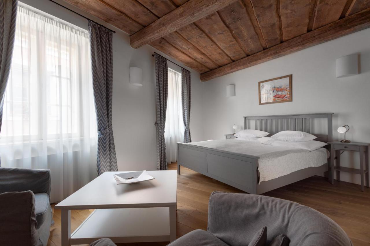 Hotel At The White Lily Prag Dış mekan fotoğraf