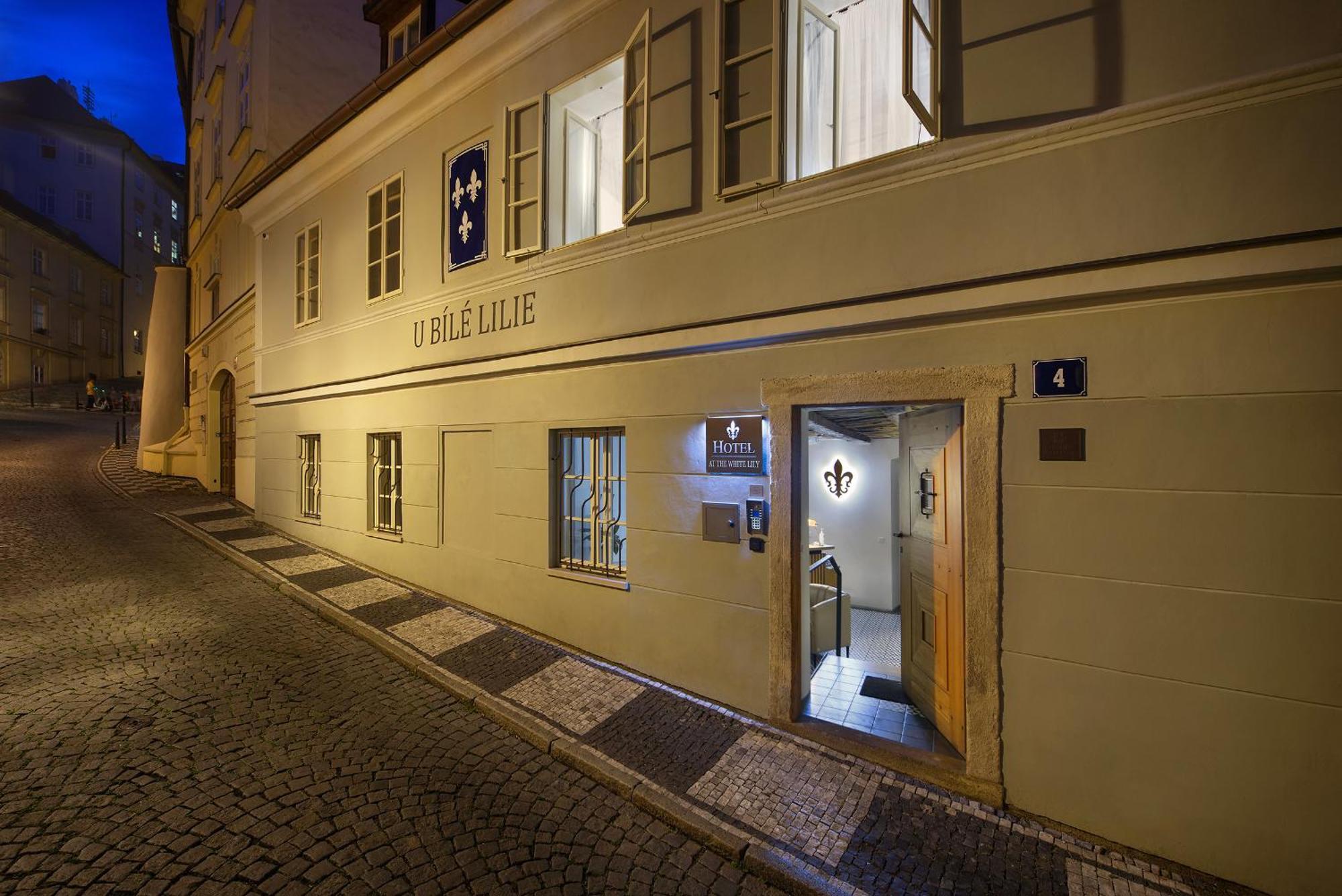 Hotel At The White Lily Prag Dış mekan fotoğraf